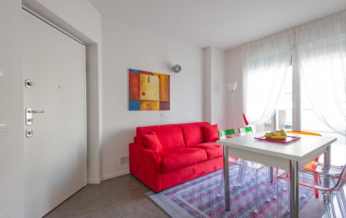 Modern Apartments Lake View With Pool Musso Exteriér fotografie