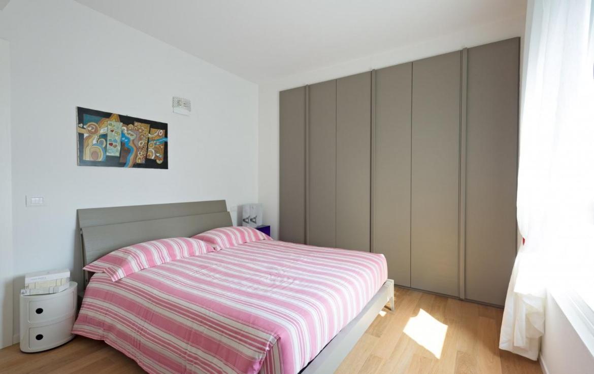 Modern Apartments Lake View With Pool Musso Exteriér fotografie